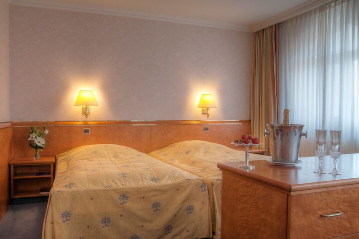 Room 12 of 40