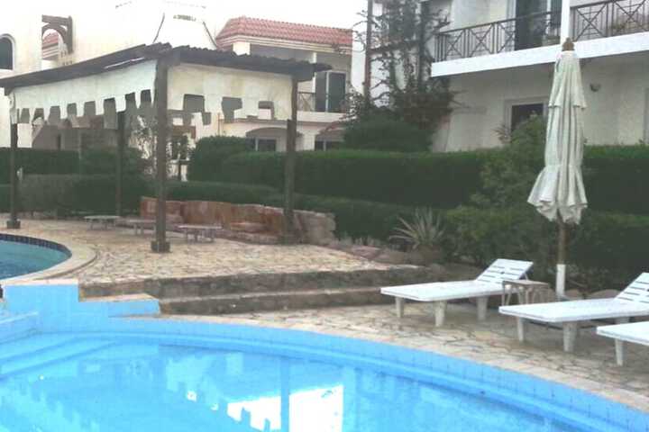 Hotel Pool