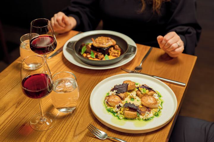 Dining 51 of 60