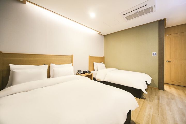 Room 4 of 49