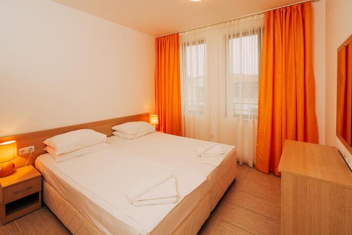 Room 2 of 60