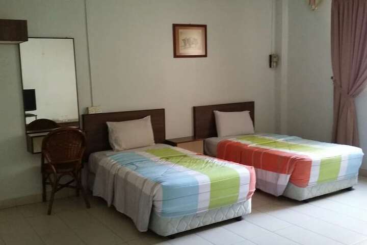 Room 4 of 12