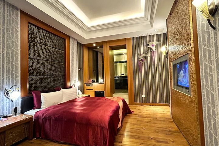 Room 3 of 97