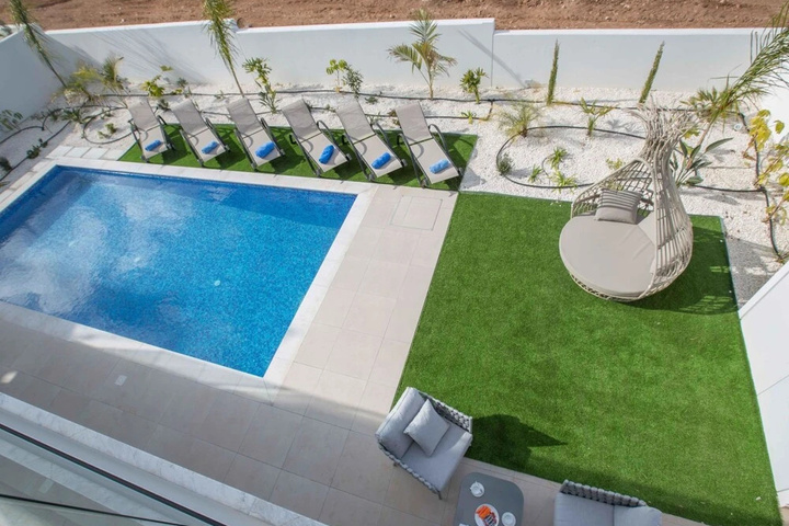 Pool 13 of 18