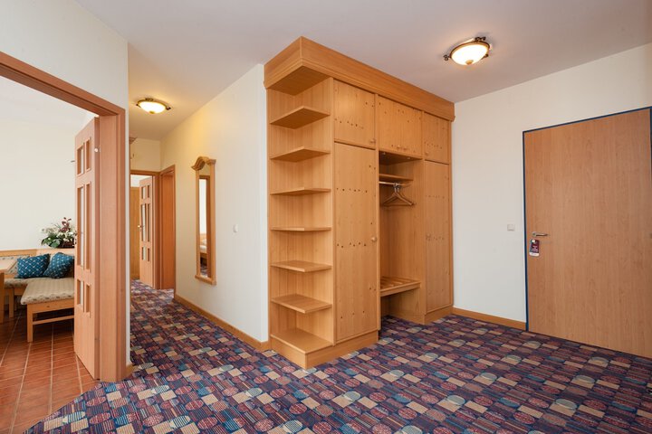 Room 81 of 180
