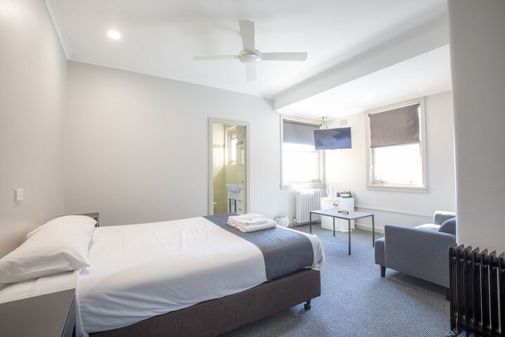Room 3 of 43
