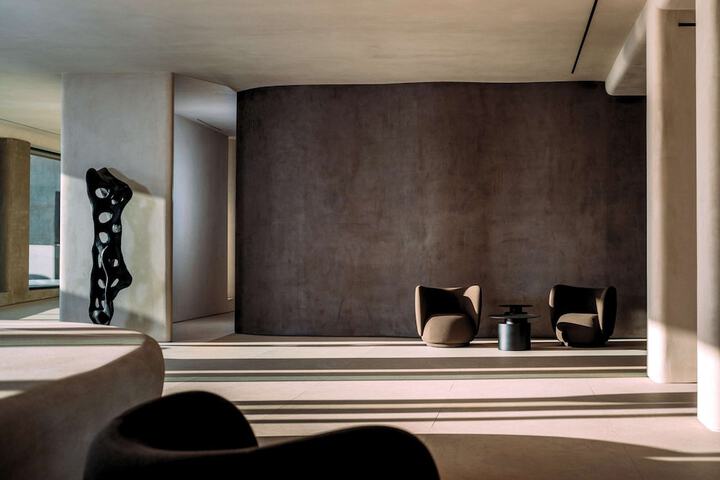 Entrance & Lobby