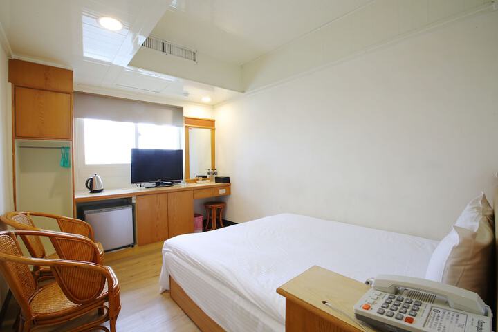 Room 17 of 41