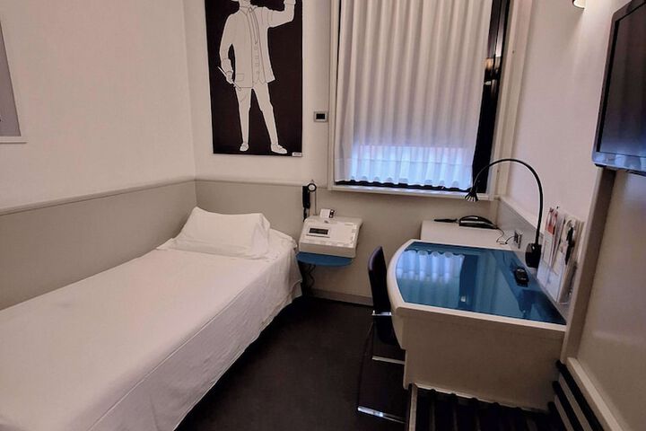 Room 5 of 31