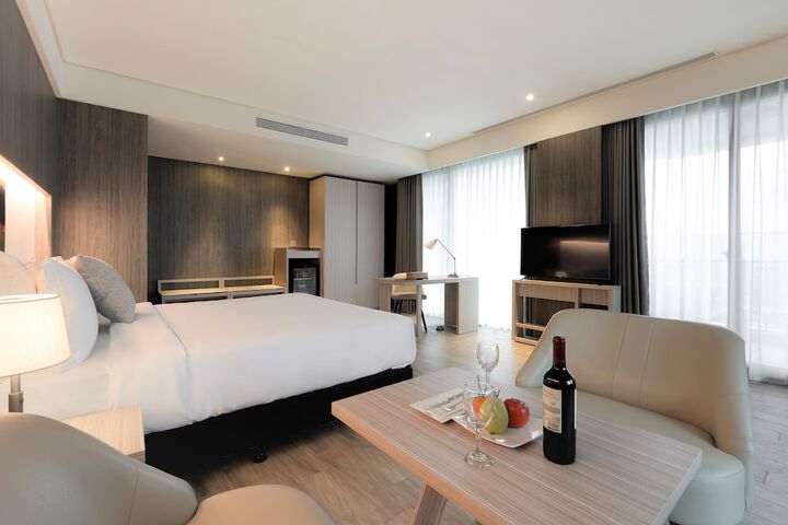 Room 5 of 65