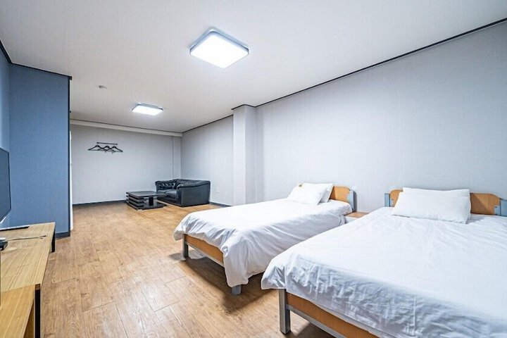 Room 30 of 65