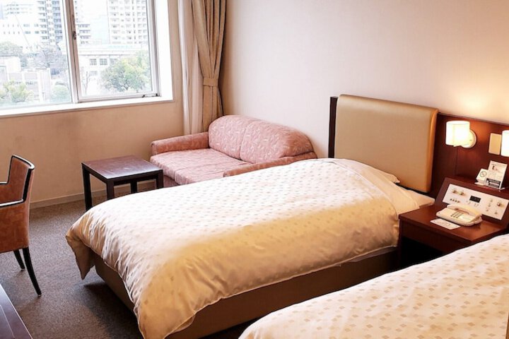 Room 6 of 42
