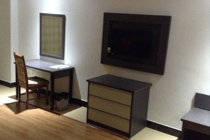 Room 4 of 32