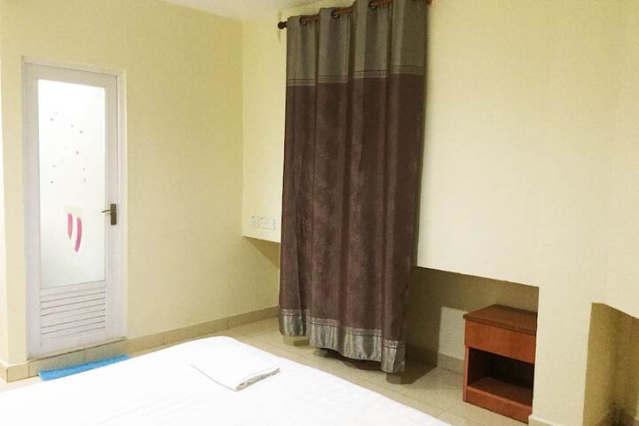 Room 8 of 22