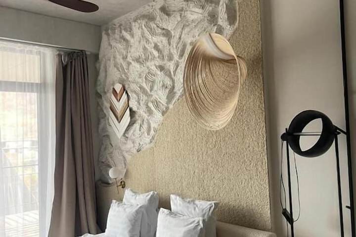 Room 11 of 38