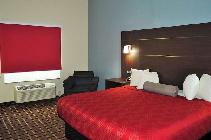 1 King Bed Accessible (16 of 23)