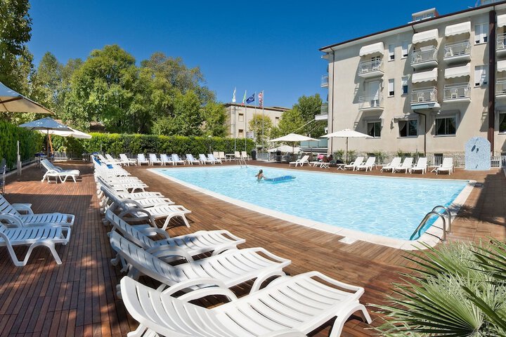 Hotel with Pool