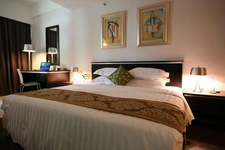 Room 7 of 28