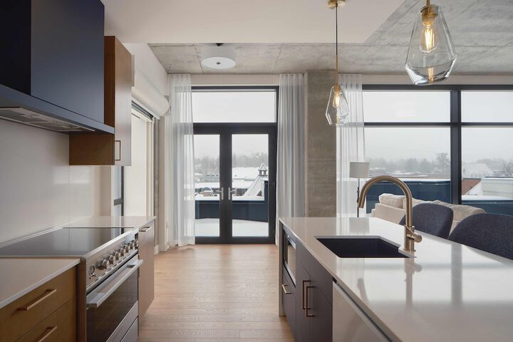 209 2nd Floor Studio Murphy Queen Bed with Balcony (93 of 95)