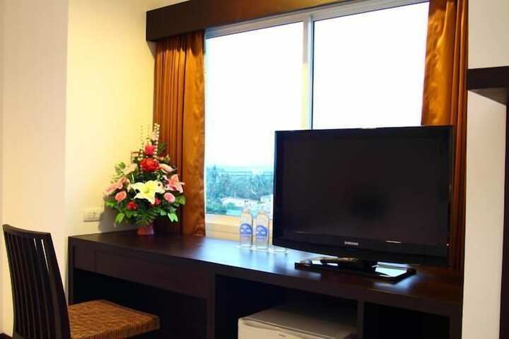 Room 8 of 19