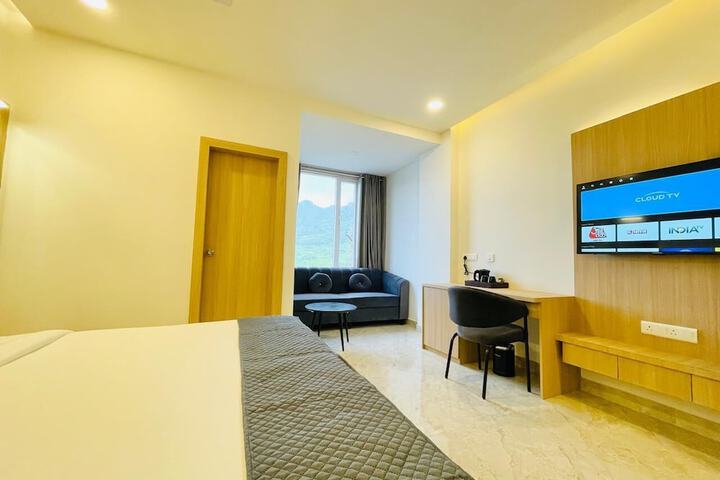 Room 8 of 16