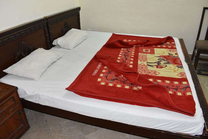 Room 6 of 30