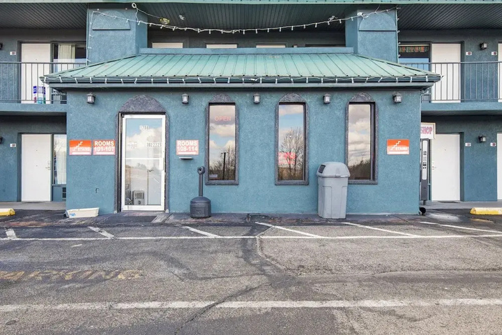 Exterior of 3 Y Motel