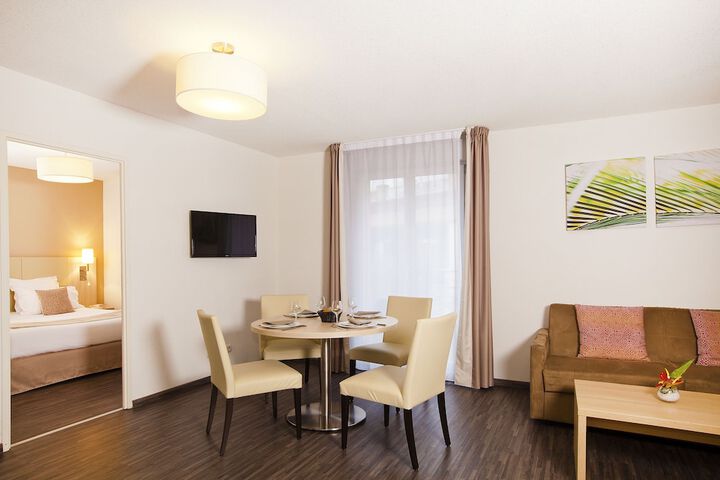 Room 6 of 25