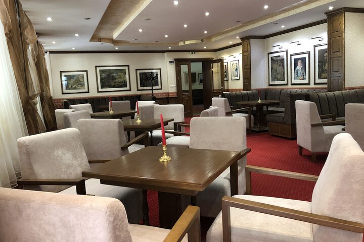 Lounge 27 of 47