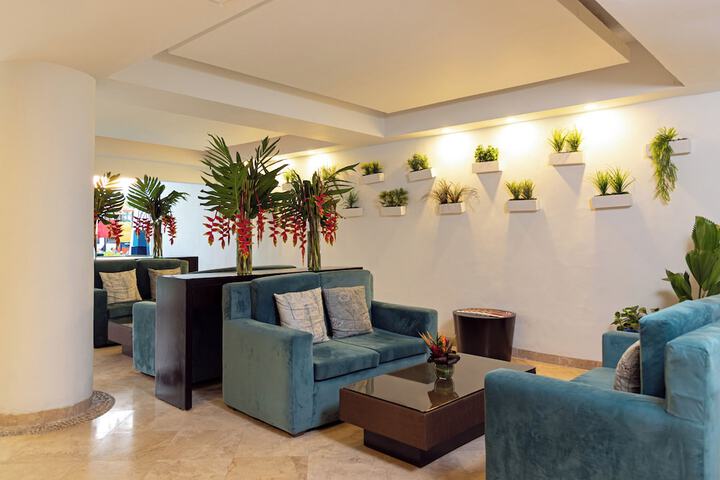 Entrance & Lobby