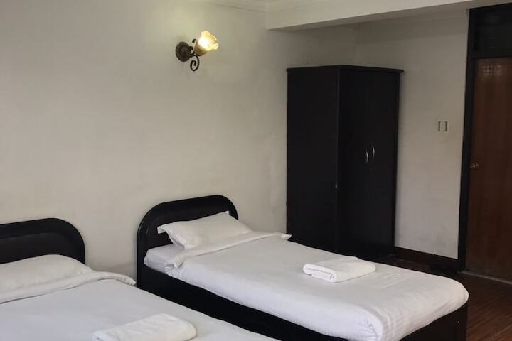 Room 10 of 31