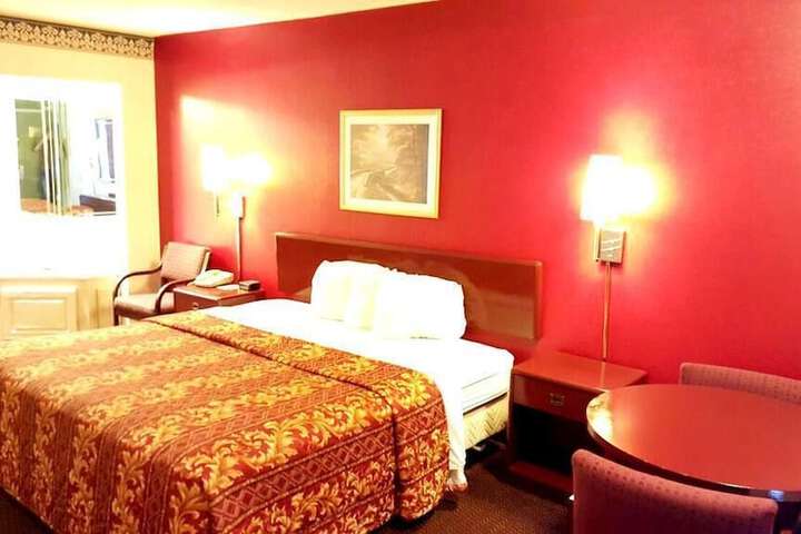 Room 4 of 27