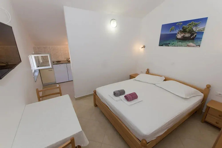Room 3 of 8