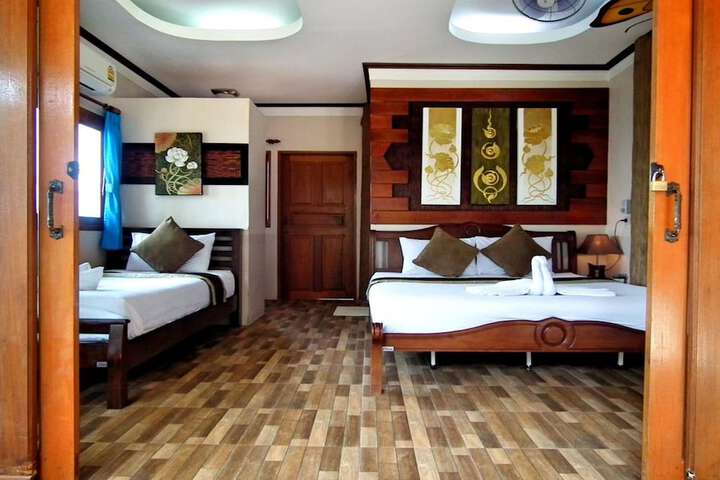 Room 10 of 160