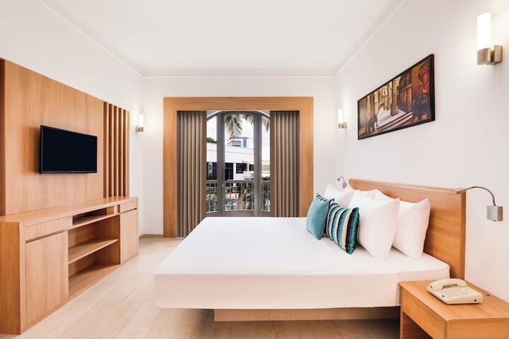 Room 5 of 42