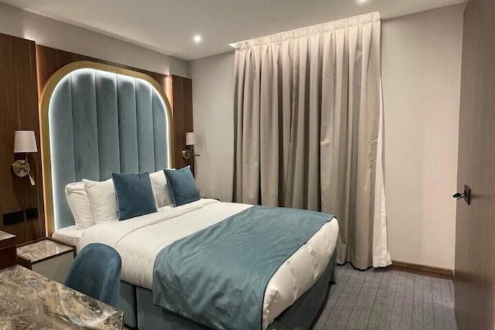 Room 40 of 48