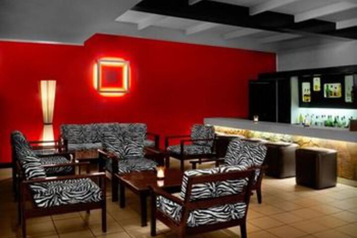 Lounge 26 of 45