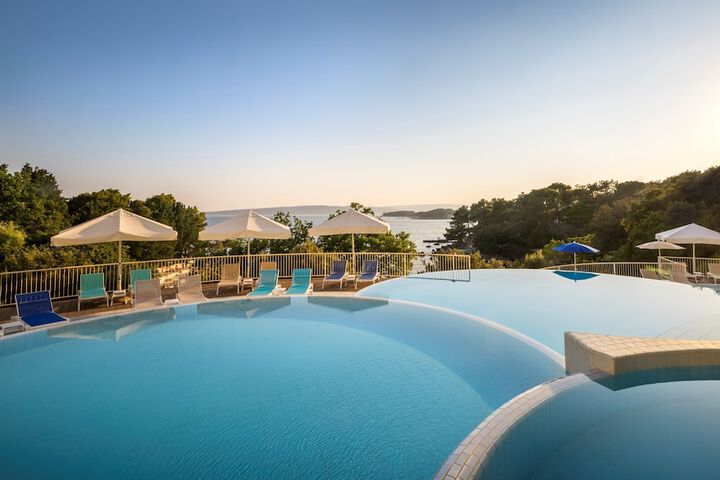 Hotel with Pool