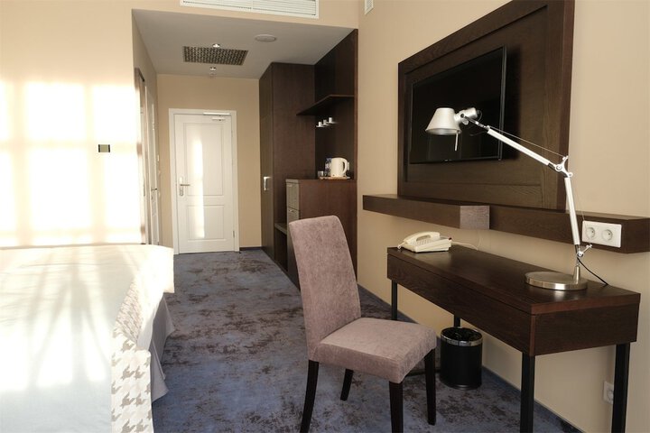 Room 18 of 34
