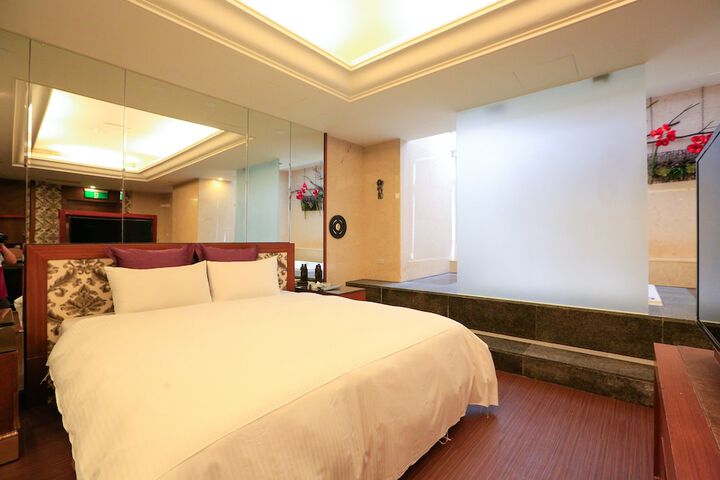 Room 13 of 51