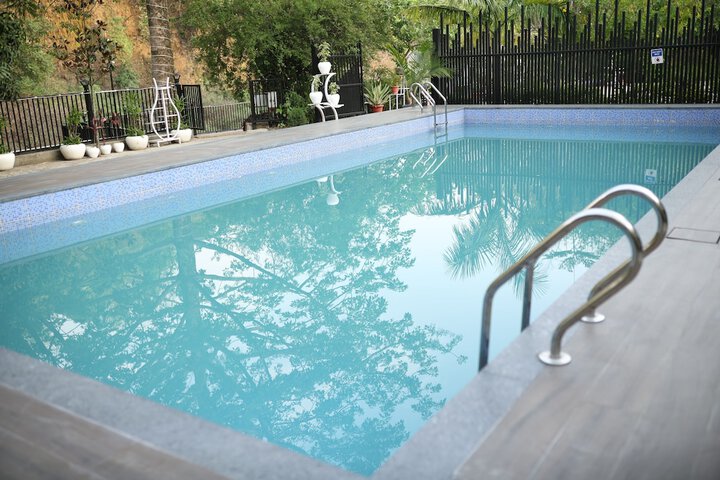 Pool 11 of 15