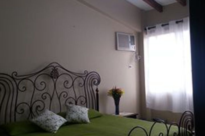 Room 9 of 25