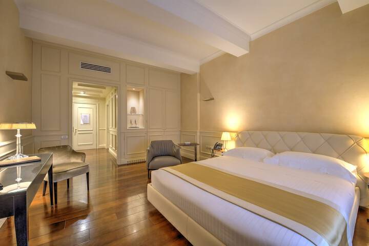 Room 30 of 98