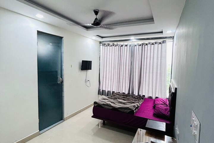 Room 2 of 13