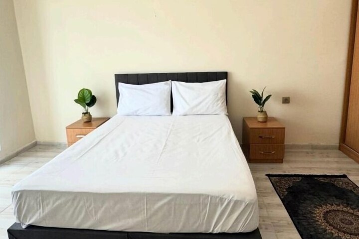 Room 9 of 33