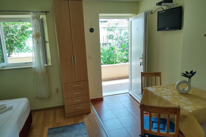 Room 19 of 53