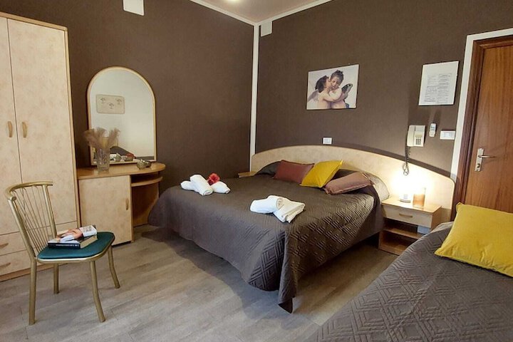 Room 12 of 22