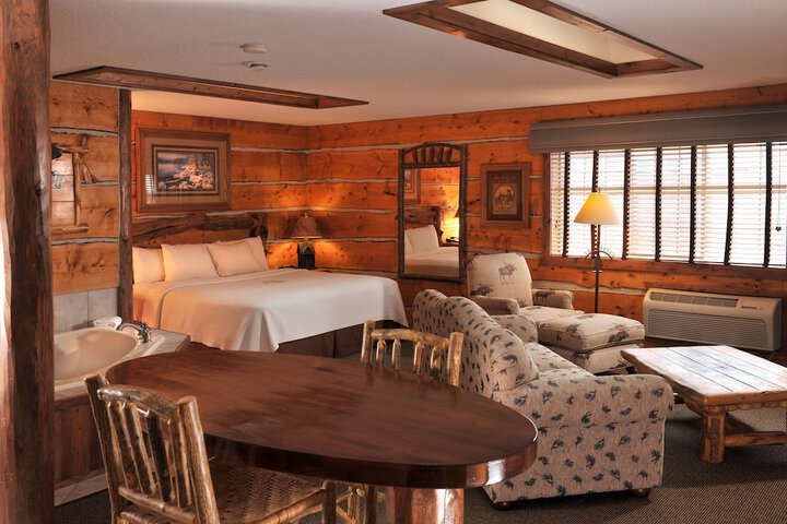 Deluxe King Bed (11 of 13)
