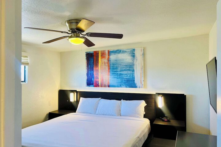 Room 9 of 30