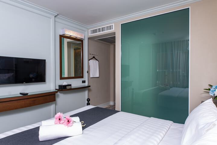 Room 13 of 99